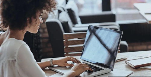 史愛武 女生適合學(xué)計(jì)算機(jī)嗎——兼談旅游信息咨詢